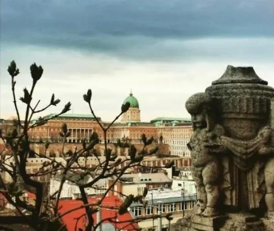 Luxury View Flat To The Castle location